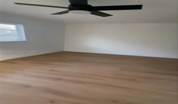 Living Room with ceiling fan