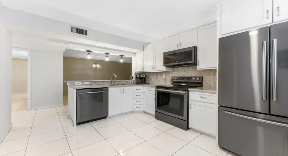 full renovated kitchen, high end, newer appliances