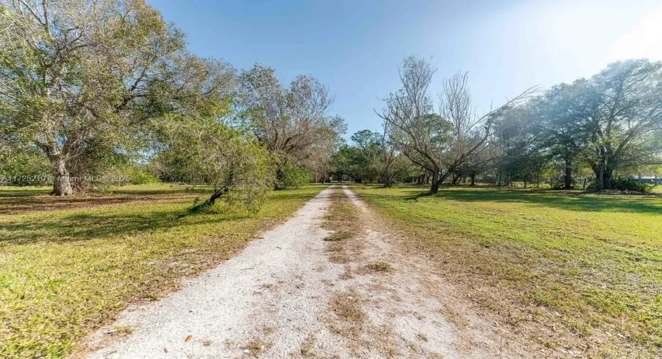 2426 + 2400 Phillips RD, Labelle, FL 33935