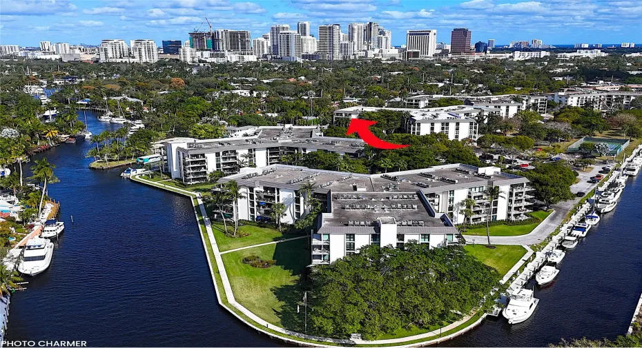 River Reach, is a twenty-two acre, private, gated island community located directly on the New River in the city!