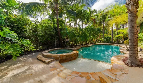 Lush private pool and spa!