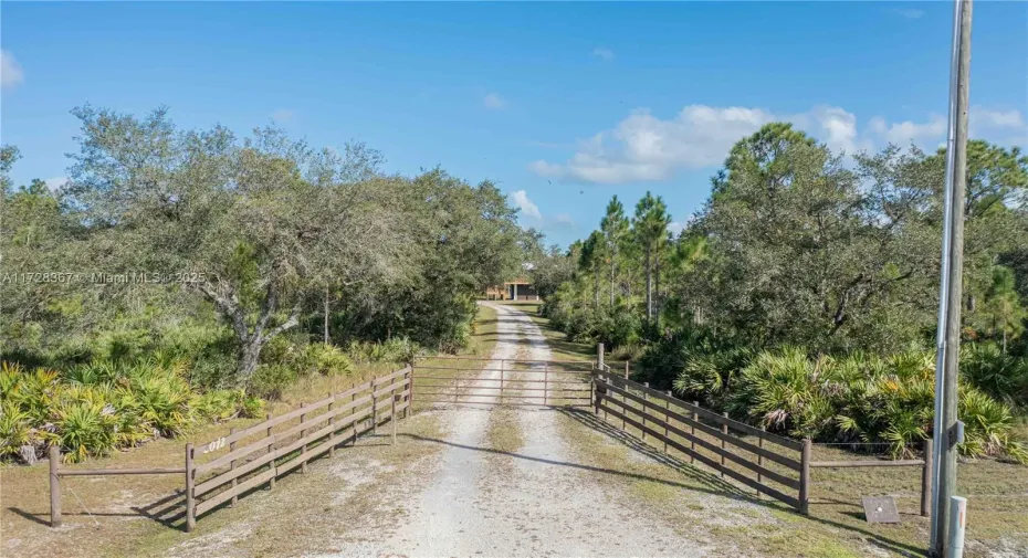 2072 Nine Mile RD, Labelle, FL 33935