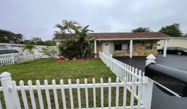 Front of house with fenced in yard