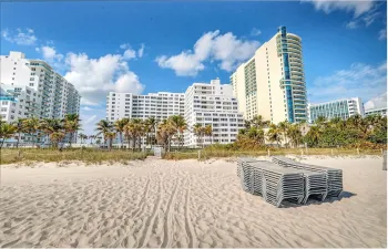 BEACH ACCESS WITH LOUNGE CHAIRS