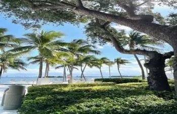 Ocean view and Miami Beach at the horizon