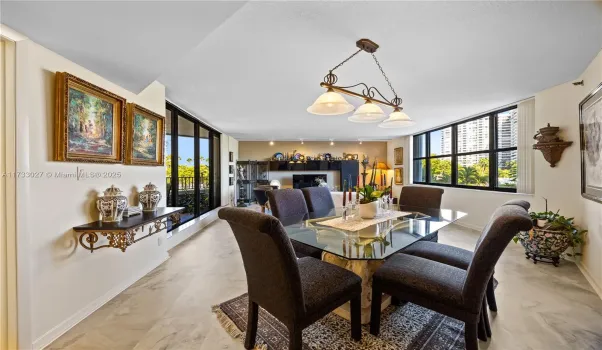 Spacious dinning area.