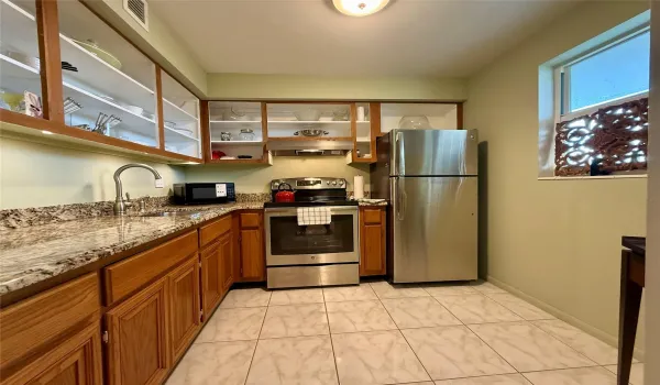 Granite counters, updated ceiling