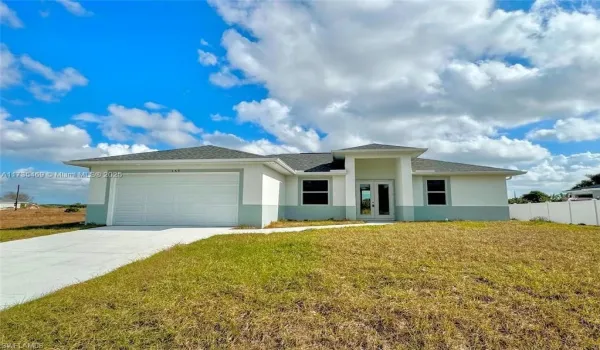 559 David CIR,
Labelle, FL 33935