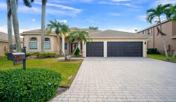 3 Car garage and Paver Driveway with Parking for 6 Cars!!