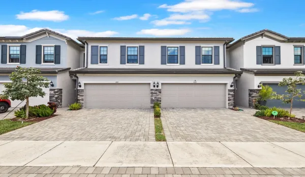 Large Townhome at Oak Tree