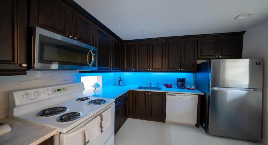 WELCOME HOME TO CARRIAGE HILLS - You'll be ready to entertain, or prepare a home-cooked meal.