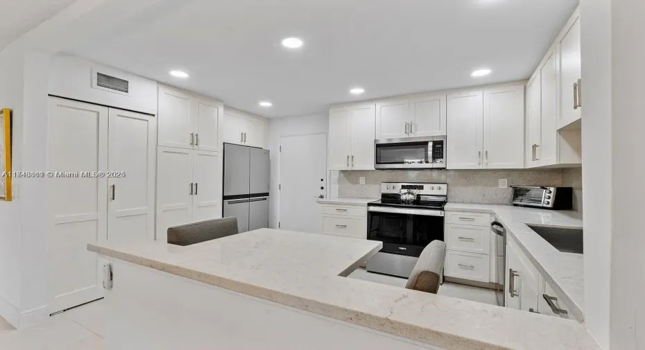 Beautiful kitchen remodel w/quartz counters, wood cabinets, stainless appliances, built-ins