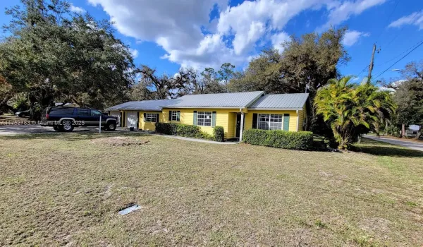 260 FRASER AVE
LABELLE, FL 33935