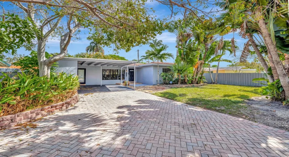 Nestled between Fort Lauderdale’s sought-after Tarpon River and Croissant Park neighborhoods, this home is minutes from Downtown, Las Olas, beaches, and major highways, making it the perfect blend of convenience and tranquility.