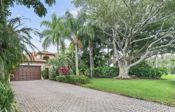 Gated Community  Boca Pointe Valencia