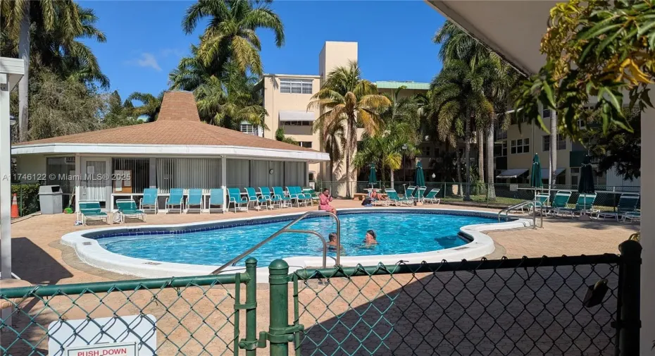 STAR BRIGHT SPARKLING BLUE RELAXING POOL