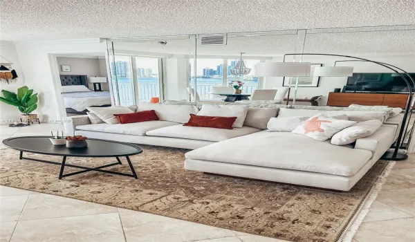Spacious and Bright