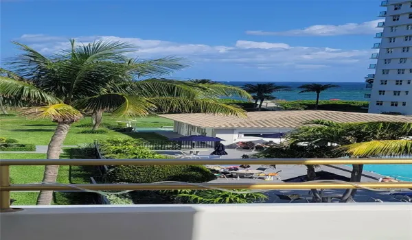 Beach private entrance