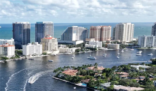 Las Olas Beach Club