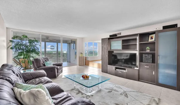 2BR 2Bath w/in-unit washer/Dryer
