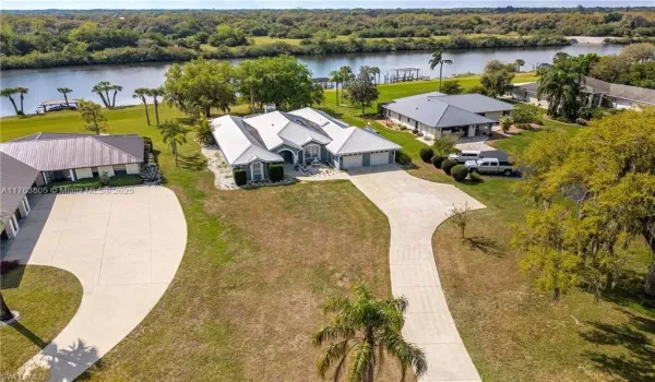 1261 RIVERBEND DR
LABELLE, FL 33935