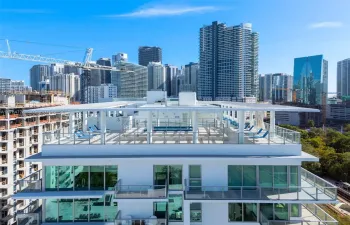 Le Parc at Brickell, with its unmatched location that blends Brickell City Center and a quiet residential neighborhood, there is no denying that Le Parc is the perfect place to call home.