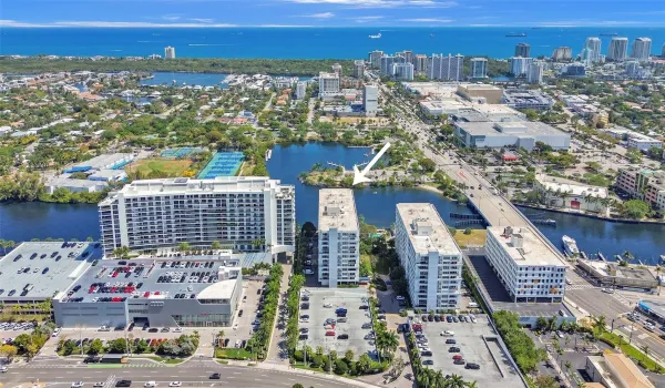 Situated on the Middle River, 1 mile to the beach