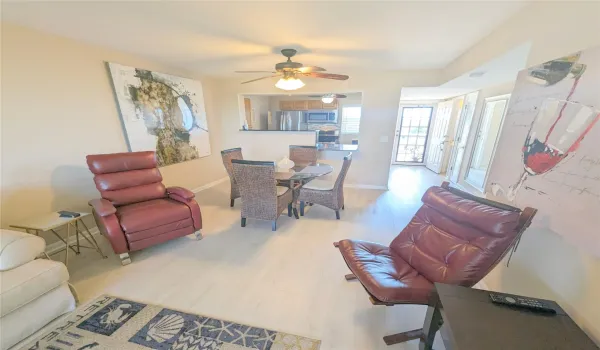 VRG 416-3: Well located, Open kitchen & Impact windows