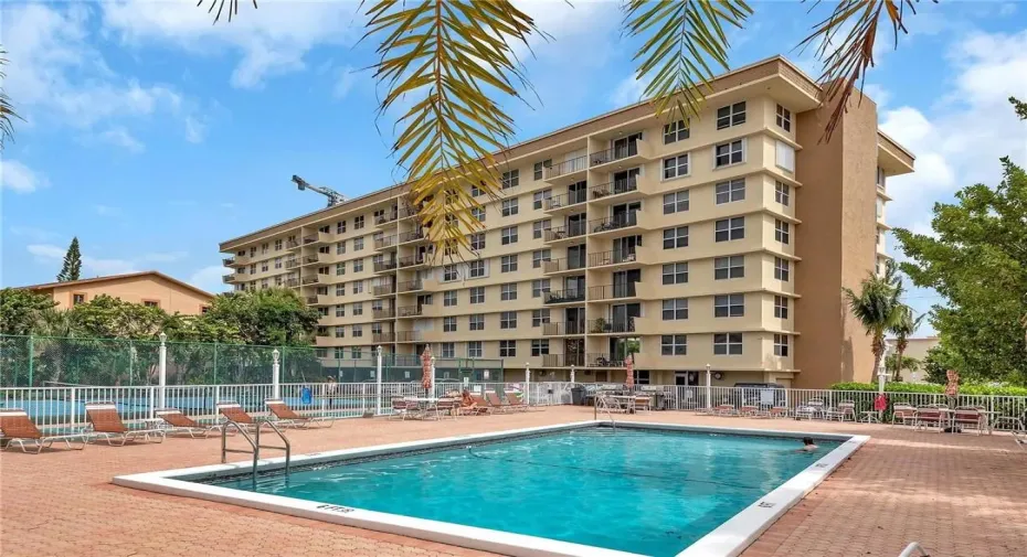 POOL & TENNIS COURT