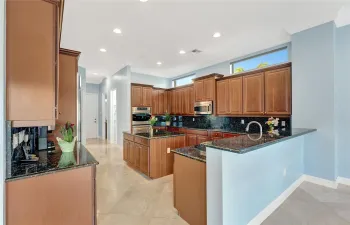 5/4.5 BEAUTIFUL POOL HOME ON THE LAKE!
