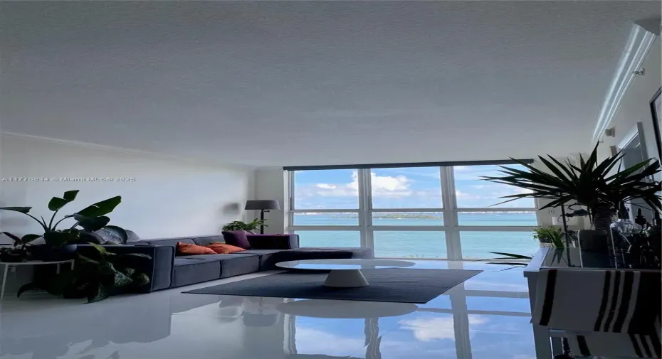 Enter your tropical paradise!