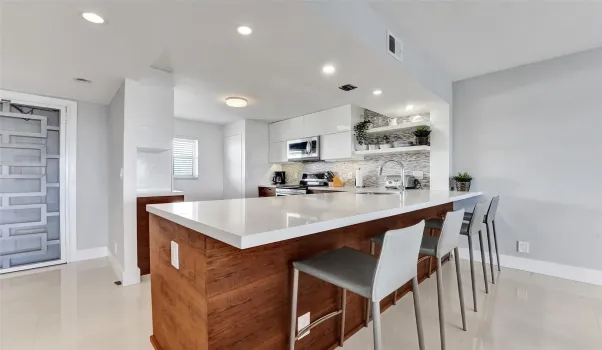 walk in to this light and bright condo with light porcelain floors, smooth ceilings and more