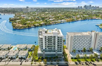 Family Room with panoramic views directly on the Intracoastal Waterway