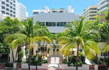 Discrete Entrance -
At Ocean House we celebrate beauty and luxury in every detail.