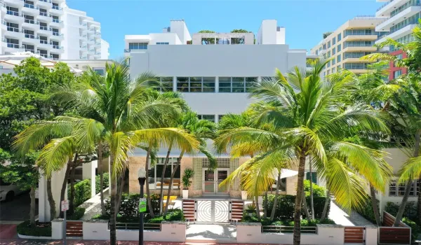Discrete Entrance -
At Ocean House we celebrate beauty and luxury in every detail.