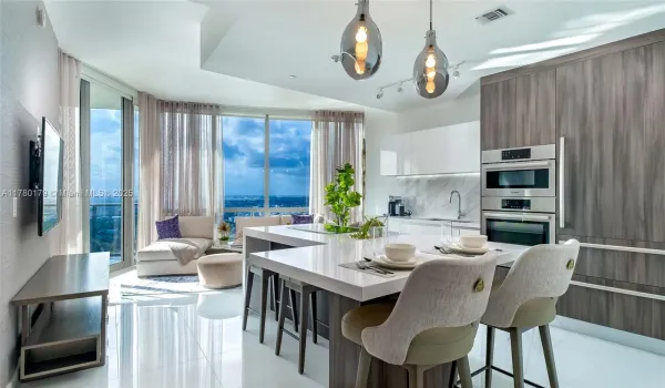 Paramount Miami Worldcenter unit 2004