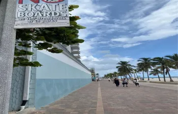 BEAUTIFUL MAINTAINED EDGEWATER BEACH TOWERS