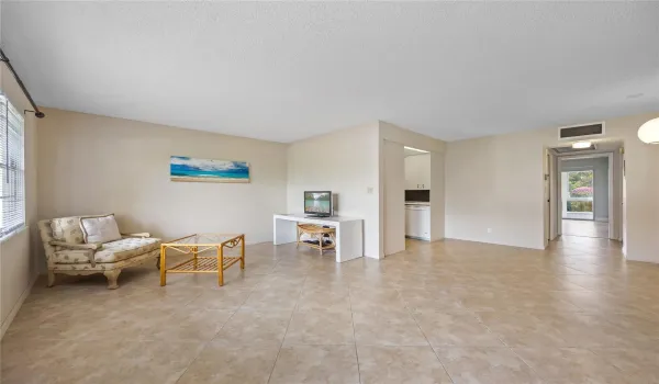 Living room dining room