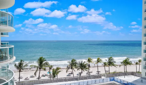 BREATHTAKING OCEAN & POOL VIEWS FROM BALCONY