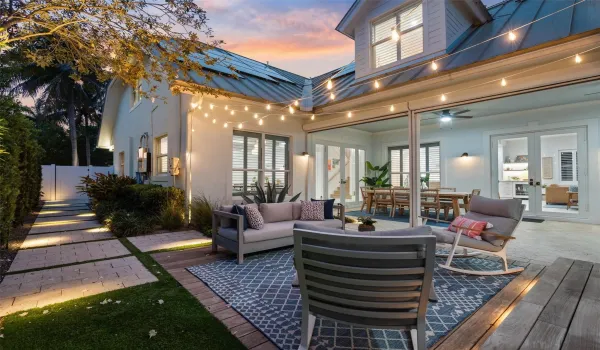 An Outdoor Entertainers
Delight!