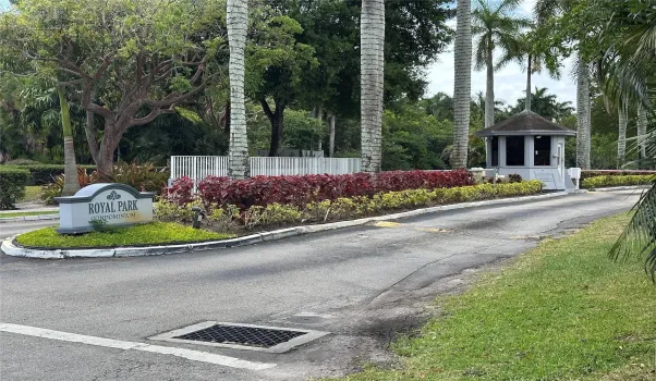 Entrance to Royal Park